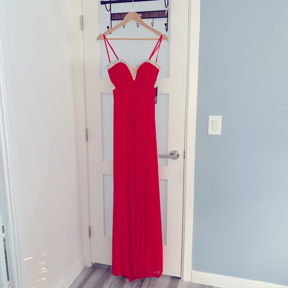 La Femme Dresses & Skirts - NWT La Femme Sweetheart Crystal Evening Gown